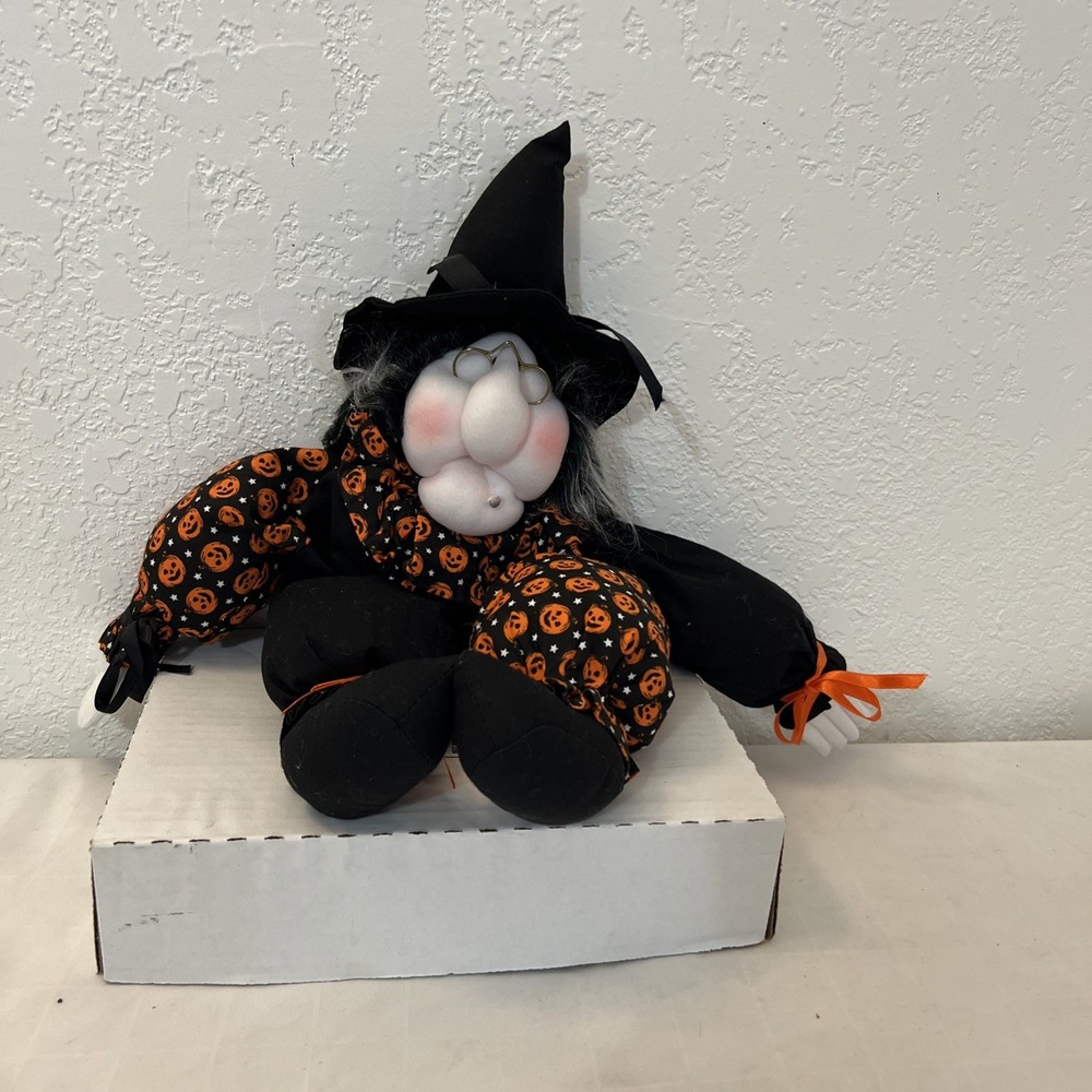 Joelson 1992 Granny Witch Halloween Shelf Sitter 16" Vintage Decor Pumpkins